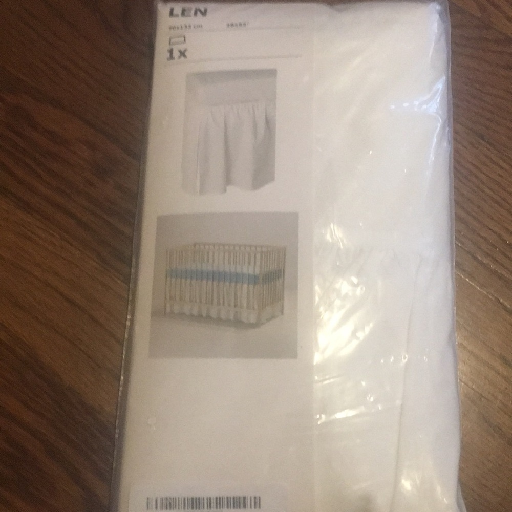 Crib skirt new